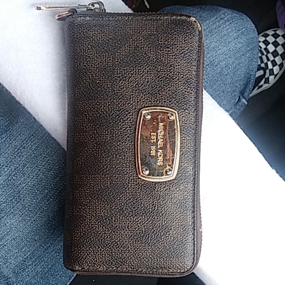 Michael kors wallet - Picture 2 of 2